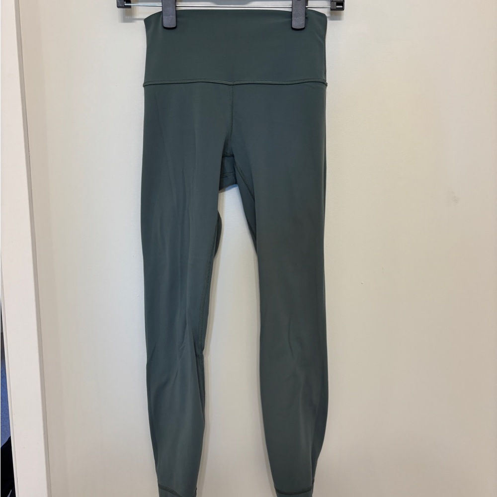 Lululemon Align 7/8 Legging in Green, Size 6
